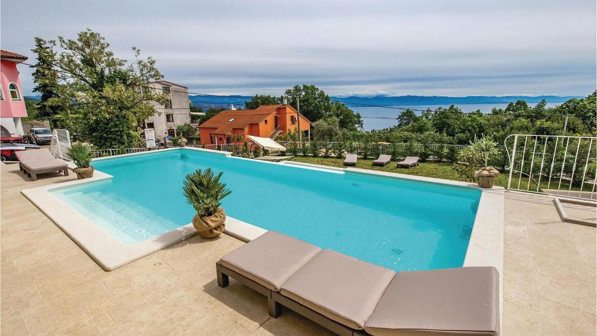 6 Bedroom Cozy Home In Lovran