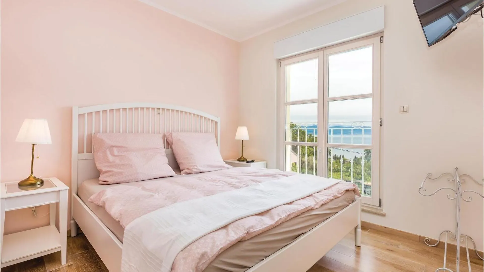 6 Bedroom Cozy Home In Lovran Holiday home