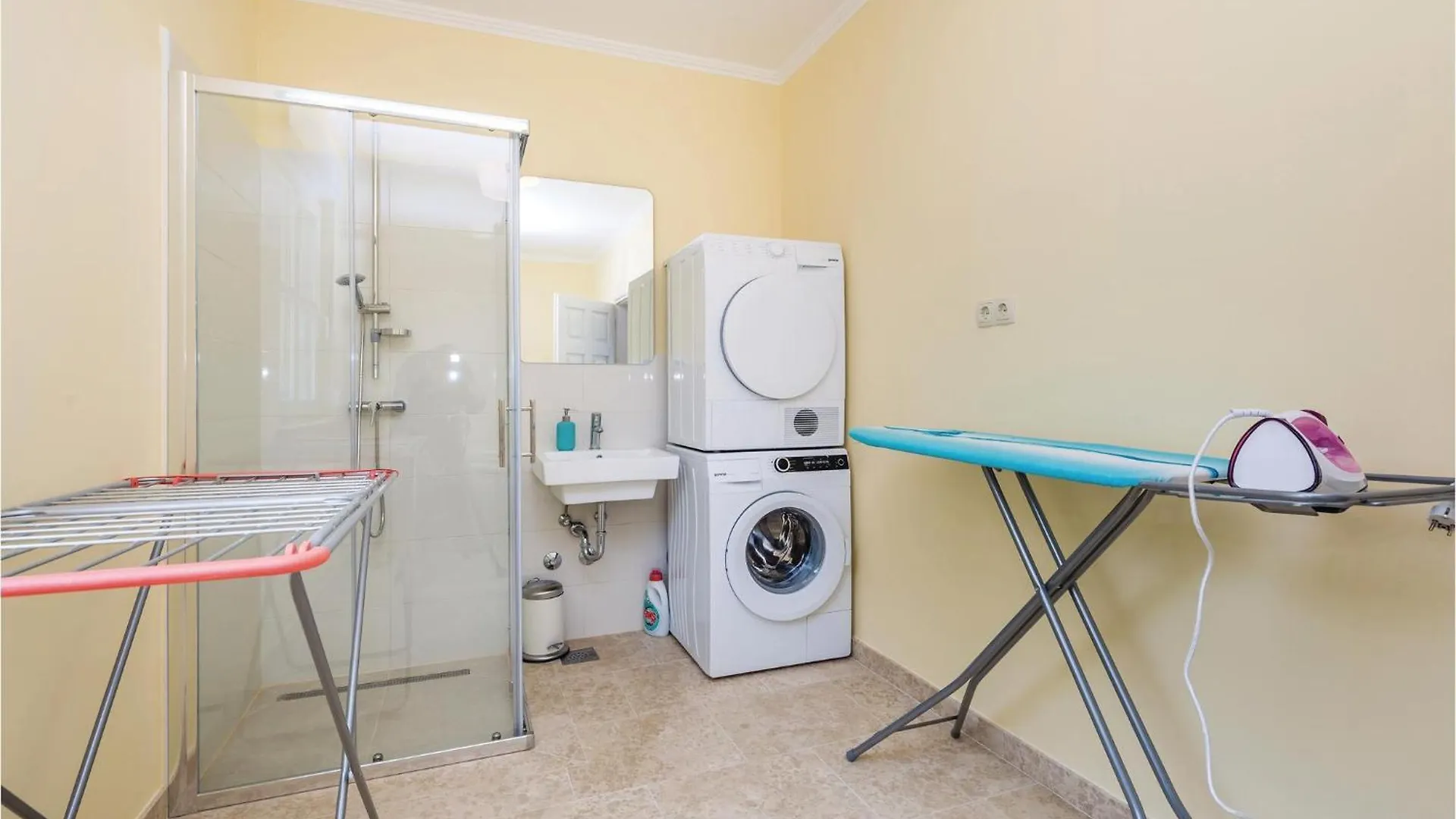 6 Bedroom Cozy Home In Lovran
