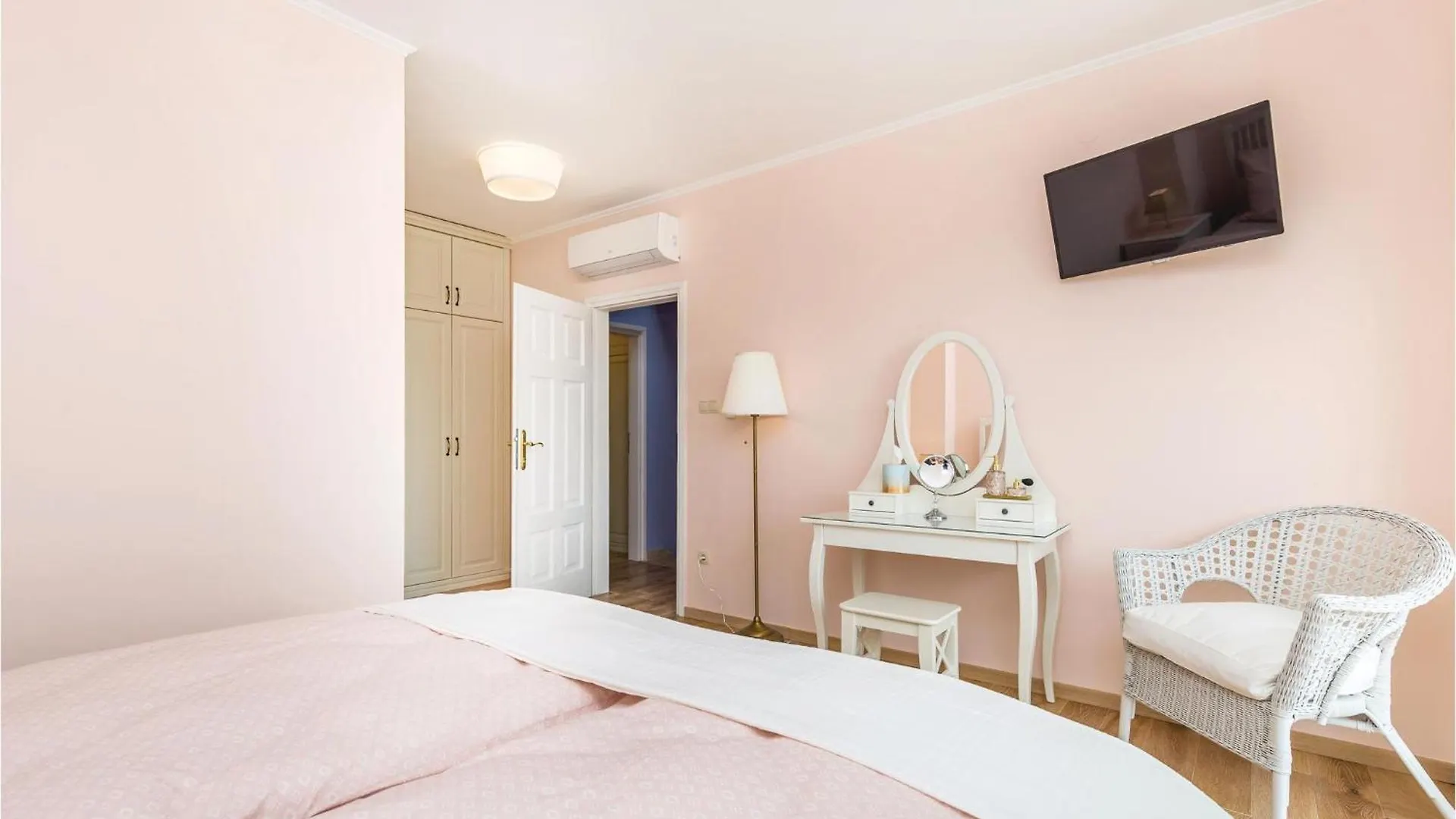 6 Bedroom Cozy Home In Lovran 0*,