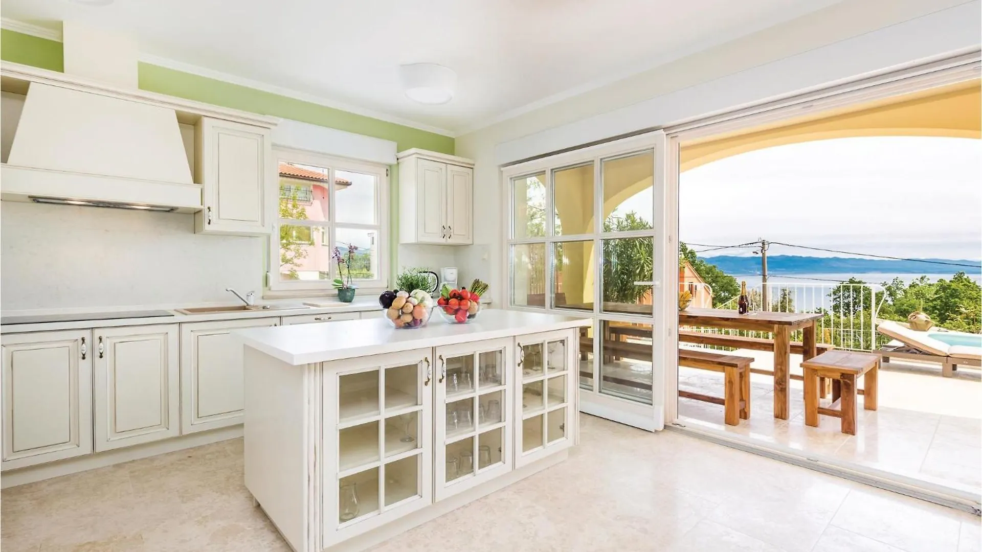 6 Bedroom Cozy Home In Lovran Holiday home